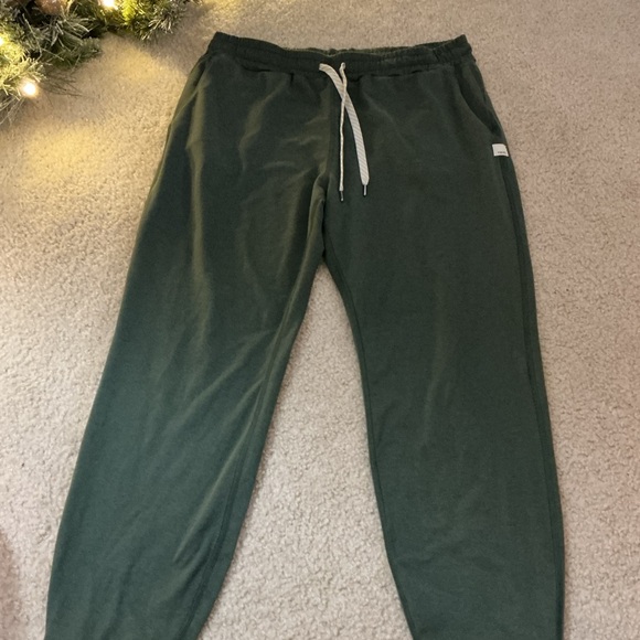 Vuori Pants - Vuori Forest Green Joggers with Drawstring